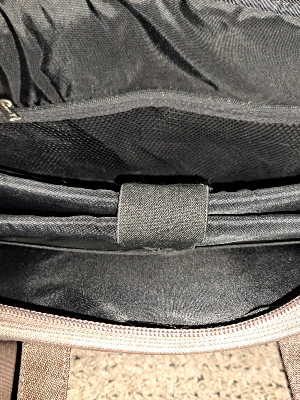 HEDGREN-UTOPIA 14L-Padded Laptop Messenger Travel Bag-Brown-Quilted-Near Mint - Picture 9 of 9